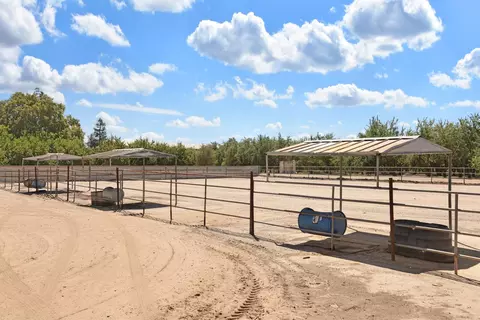 Exterior - 22579 S Austin Rd, Ripon, CA 95366 photo 12 of 17