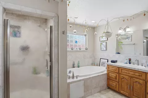 Bath - 2081 Drew Ave, Turlock, CA 95382 photo 2 of 5