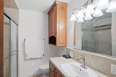 Bath - 2081 Drew Ave, Turlock, CA 95382 photo 3 of 5