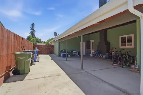 Exterior - 2081 Drew Ave, Turlock, CA 95382 photo 9 of 11