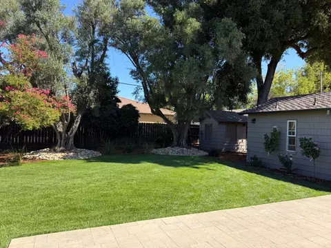 Exterior - 125 Grove Ave, Modesto, CA 95354 photo 2 of 4