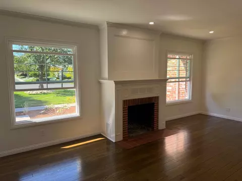 Living - 125 Grove Ave, Modesto, CA 95354 photo 3 of 4