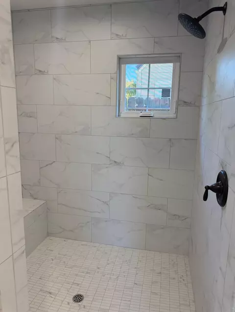 Bath - 125 Grove Ave, Modesto, CA 95354 photo 3 of 3