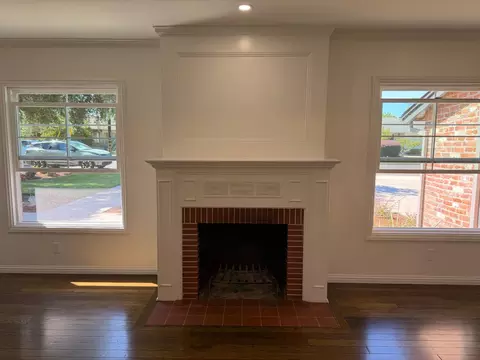 Living - 125 Grove Ave, Modesto, CA 95354 photo 2 of 4