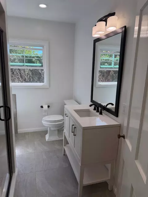 Bath - 125 Grove Ave, Modesto, CA 95354 photo 1 of 3