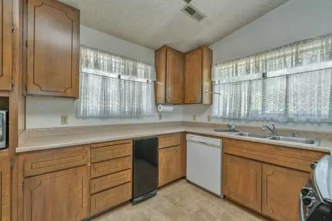 Kitchen - 2020 Adobe Trl, Placerville, CA 95667 photo 3 of 5