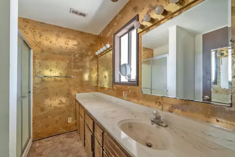 Bath - 2020 Adobe Trl, Placerville, CA 95667 photo 2 of 3