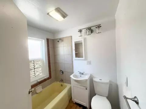 Bath - 110 Church St, Jackson, CA 95642 photo 2 of 5