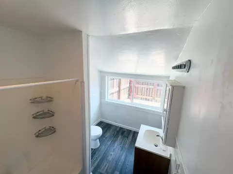 Bath - 110 Church St, Jackson, CA 95642 photo 3 of 5
