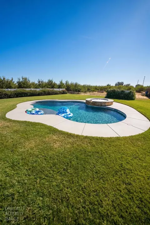 Exterior - 16464 Fox Rd, Lodi, CA 95240 photo 3 of 8