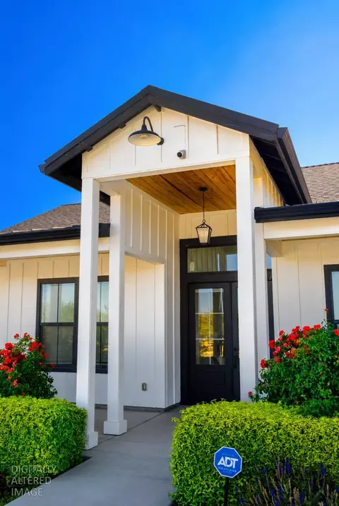 Exterior - 16464 Fox Rd, Lodi, CA 95240 photo 2 of 8