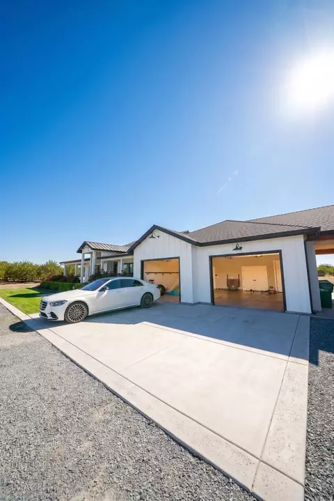 Exterior - 16464 Fox Rd, Lodi, CA 95240 photo 5 of 8