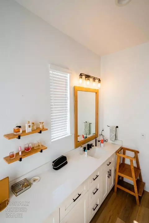 Bath - 16464 Fox Rd, Lodi, CA 95240 photo 1 of 2