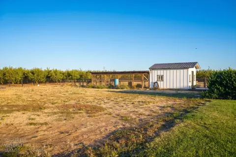 Exterior - 16464 Fox Rd, Lodi, CA 95240 photo 8 of 8