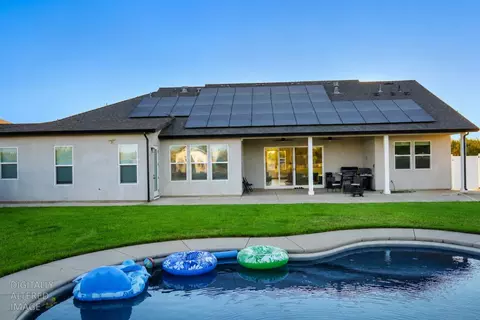 Exterior - 16464 Fox Rd, Lodi, CA 95240 photo 6 of 8
