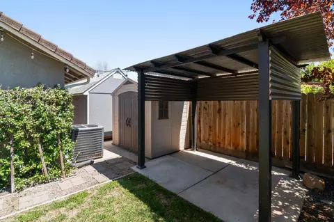 Exterior - 462 Chablis Way, Manteca, CA 95337 photo 6 of 10