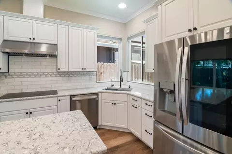 Kitchen - 462 Chablis Way, Manteca, CA 95337 photo 8 of 9