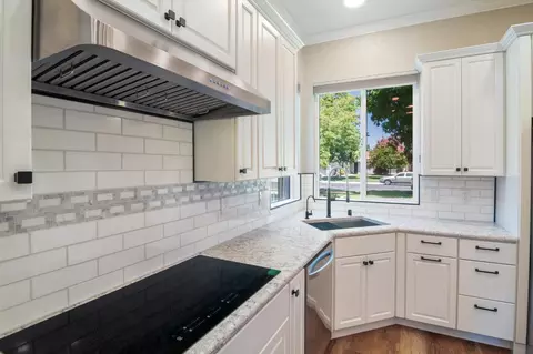 Kitchen - 462 Chablis Way, Manteca, CA 95337 photo 6 of 9