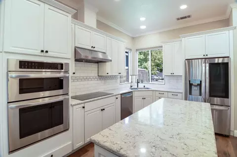 Kitchen - 462 Chablis Way, Manteca, CA 95337 photo 1 of 9