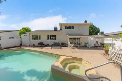 Exterior - 924 Alpine Ave, Manteca, CA 95336 photo 10 of 13