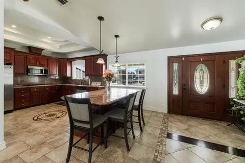 Entry Way - 924 Alpine Ave, Manteca, CA 95336 photo 2 of 3