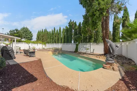 Exterior - 924 Alpine Ave, Manteca, CA 95336 photo 9 of 13