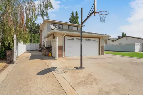 Exterior - 924 Alpine Ave, Manteca, CA 95336 photo 3 of 13