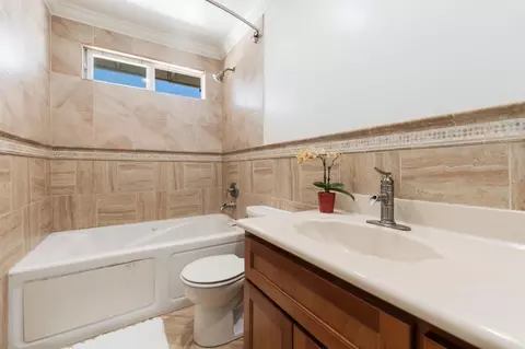 Bath - 924 Alpine Ave, Manteca, CA 95336 photo 5 of 5