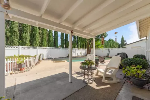Exterior - 924 Alpine Ave, Manteca, CA 95336 photo 4 of 13