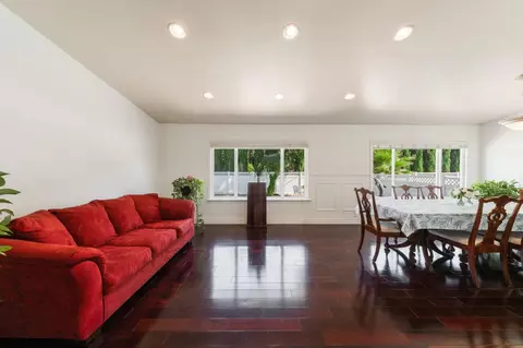 Living - 924 Alpine Ave, Manteca, CA 95336 photo 2 of 5