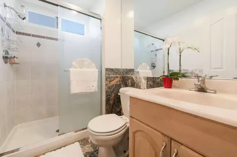 Bath - 924 Alpine Ave, Manteca, CA 95336 photo 1 of 5