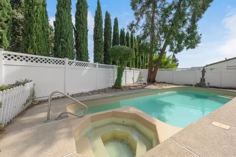 Exterior - 924 Alpine Ave, Manteca, CA 95336 photo 6 of 13
