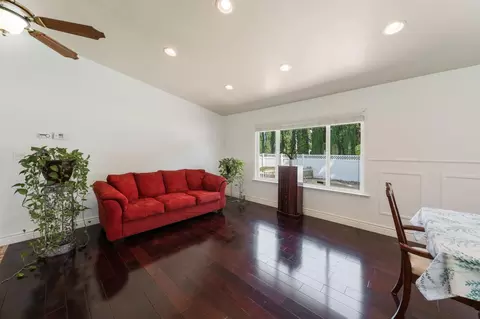 Living - 924 Alpine Ave, Manteca, CA 95336 photo 3 of 5
