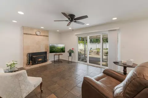 Living - 924 Alpine Ave, Manteca, CA 95336 photo 5 of 5