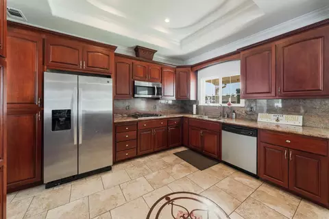 Kitchen - 924 Alpine Ave, Manteca, CA 95336 photo 2 of 3