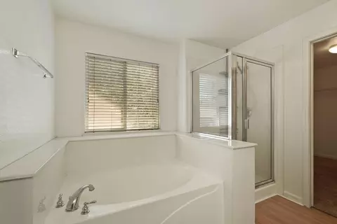 Bath - 1906 Calaveras Ct, Tracy, CA 95377 photo 2 of 3