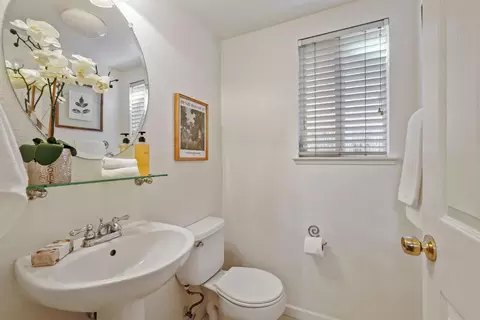 Bath - 1906 Calaveras Ct, Tracy, CA 95377 photo 1 of 3