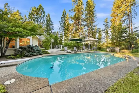12310 Pine Crest Dr, Grass Valley, CA 95949