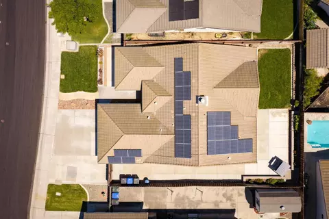 626 Comstock Ln, Manteca, CA 95336 photo 2