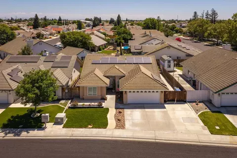 626 Comstock Ln, Manteca, CA 95336 photo 3