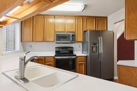 Kitchen - 657 David Cir, Placerville, CA 95667 photo 5 of 6