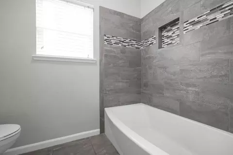 Bath - 3920 Mountain View Rd, Turlock, CA 95382 photo 2 of 4