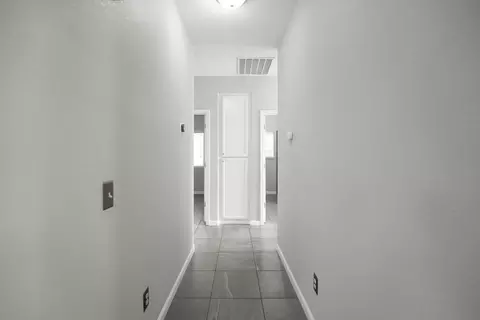 Entry Way - 3920 Mountain View Rd, Turlock, CA 95382 photo 2 of 4