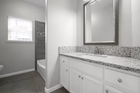 Bath - 3920 Mountain View Rd, Turlock, CA 95382 photo 1 of 4
