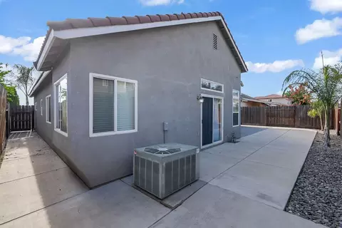 Exterior - 3920 Mountain View Rd, Turlock, CA 95382 photo 5 of 6