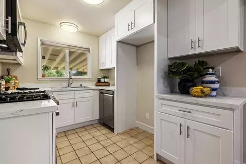 6 W Mckenzie Ave, Stockton, CA 95204