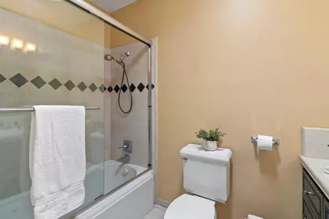 Bath - 1329 Fordham Ave, Modesto, CA 95350 photo 4 of 4