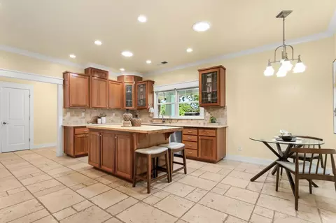 Kitchen - 27462 Oakside Dr, Davis, CA 95618 photo 4 of 8