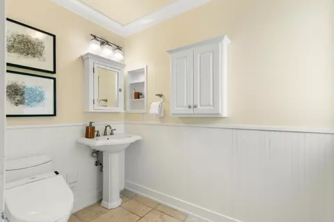 Bath - 27462 Oakside Dr, Davis, CA 95618 photo 7 of 9
