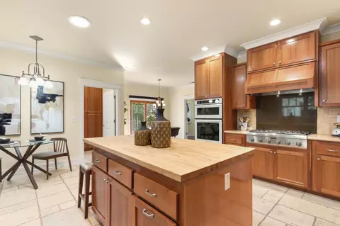 Kitchen - 27462 Oakside Dr, Davis, CA 95618 photo 3 of 8